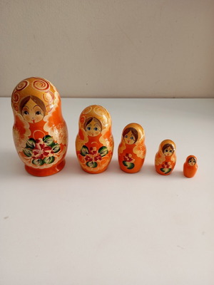 Matrechka Russian traditional wooden doll set of 5 like new