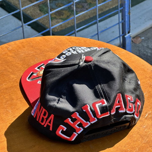 Vintage Chicago Bulls Looney Tunes Snapback Cap NBA, size 58