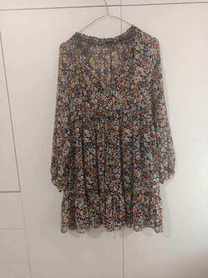 Zara floral airy mini dress like new with buttons and belt