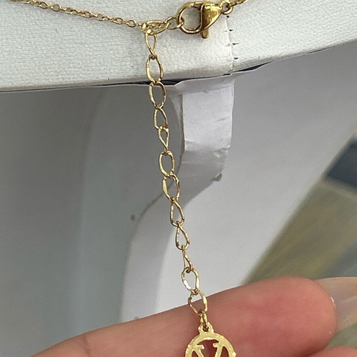 Stainless steel necklace thin gold color like new