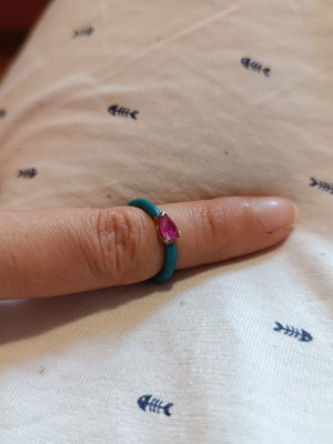 Swarovski ring with enamel and fuchsia crystal like new