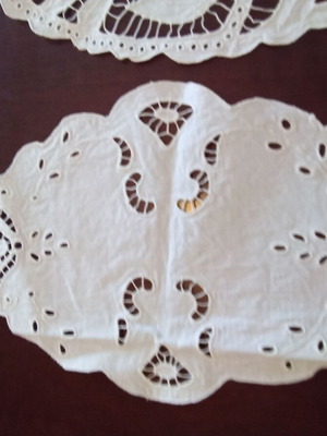 Handmade cutwork doilies set like new