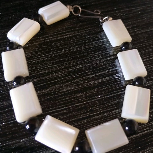 Bracelet with semi-precious stones like new, black and white