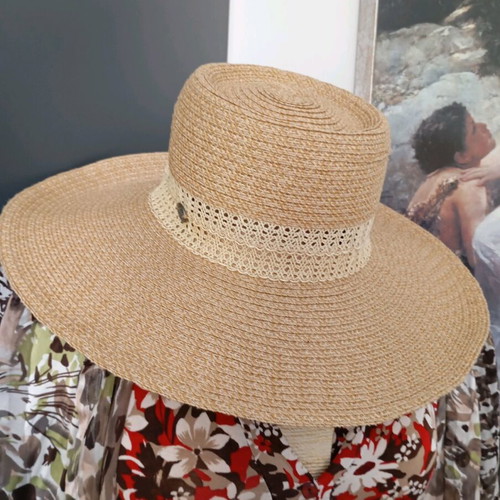 Karfil Hats women's hat like new beige