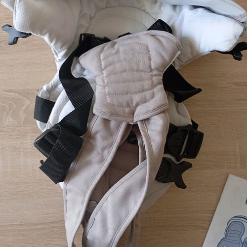 Chicco 3-Position Baby Carrier like new beige white