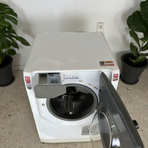 Ariston washing machine and dryer 10kg wash 7kg dry
