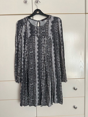 Mini dress Bershka used, size S, white and blue