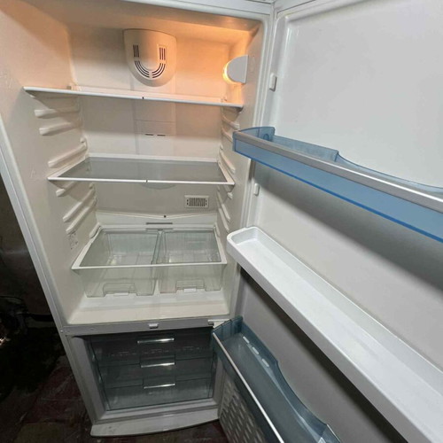 Refrigerator freezer full no frost used, good condition, fully functional