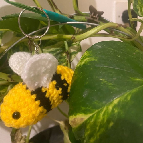 Bee keychain new, black and yellow