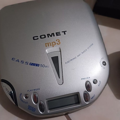 Portable CD/MP3 Player Comet new with adapter and headphones