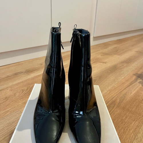 Black patent leather ankle boots like new, size 36