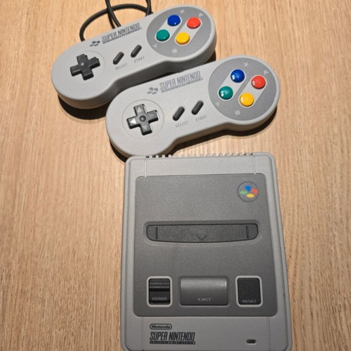 Super Nintendo Mini Classic with 20 Built-in Games and Two Wired Controllers like new