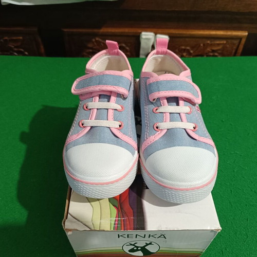 Girls' shoes size 26 athletic new, intact