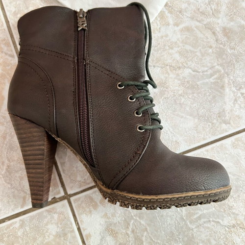 Brown leather Xti ankle boots new, size 38