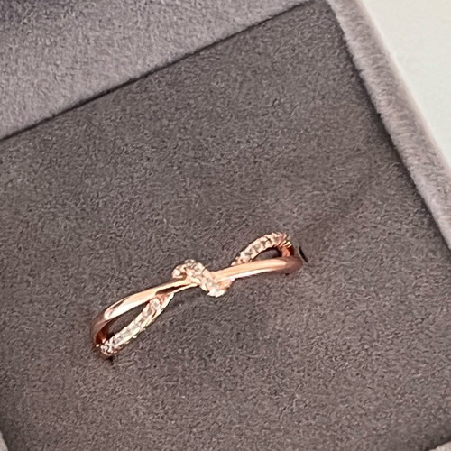 Ring new pink with zircon