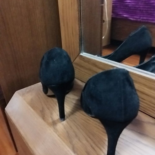 Black pumps with metal detail, heel 8.5cm, size 36