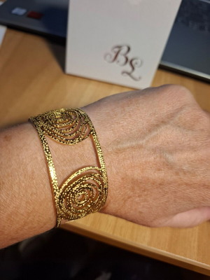 Gold-colored bracelet with embroidery design, like new
