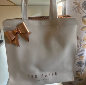 αυθεντική ted baker