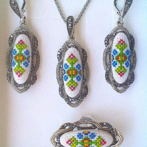 Jewelry set with handmade embroidery and multicolor designs, new