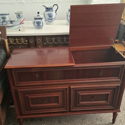 Vintage furniture for turntable and vinyl like new