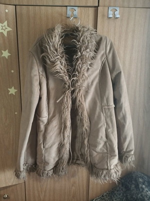 Camel outerwear like new, closes with buttons, size M