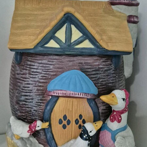 Clay pot used with 3D house and duck design
