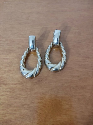 Vintage earrings with clips long, gold, excellent condition