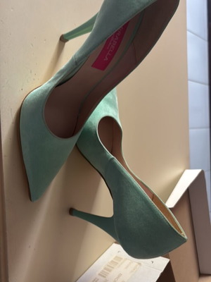 Pumps suede mint color like new, size 39