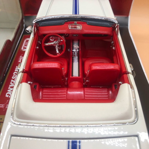 Ford Mustang Blanc "Indianapolis 500 Pace Car" 1964 Mira used 1/18 model