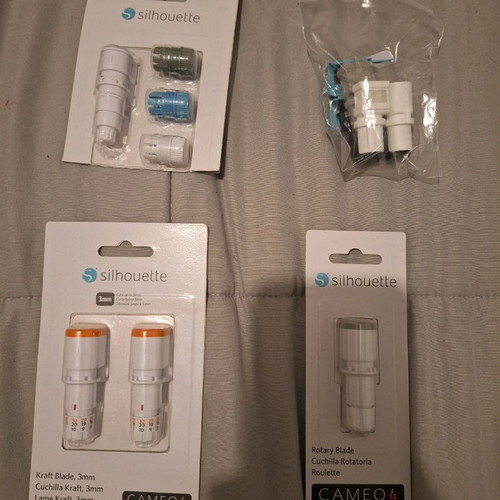 Silhouette Cameo 4 bundle like new with blades