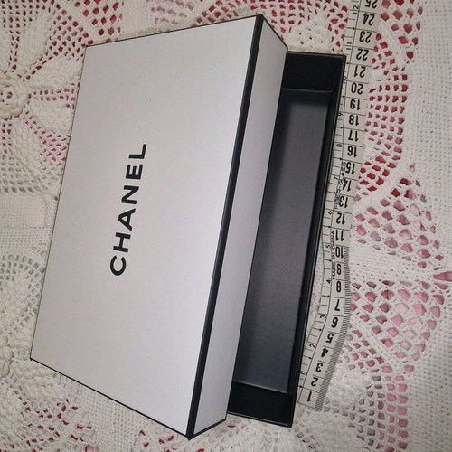 Chanel box like new