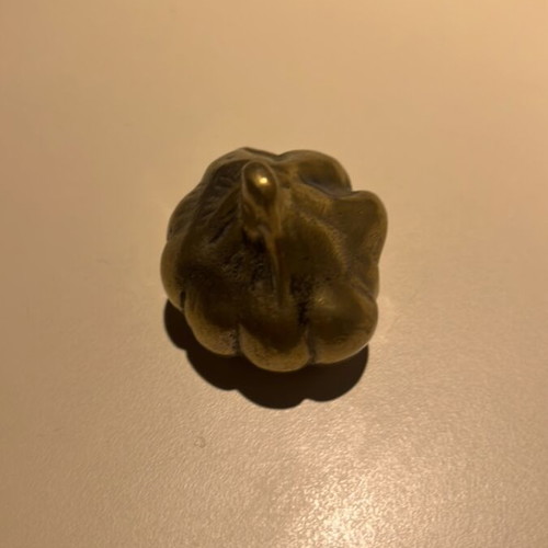 Brass paperweight garlic shape like new, 270 gr