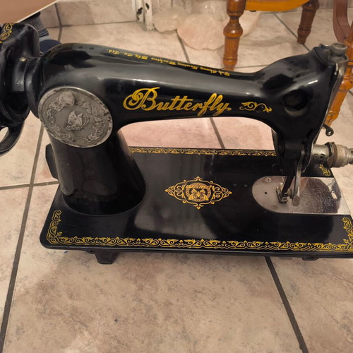 Vintage sewing machine like new