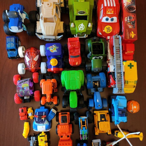Toy cars used with mechanical and battery movement, excellent condition