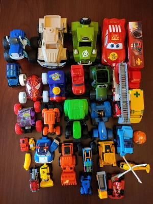 Παιχνίδια αυτοκίνητα μεταχειρισμένα σε άριστη κατάσταση