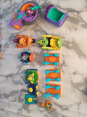 Super Zings figures used