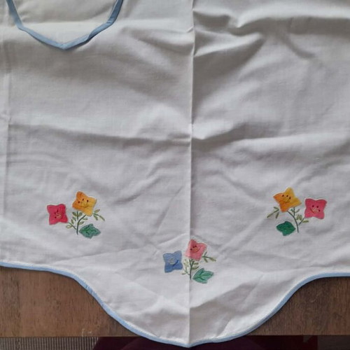 Set of three aprons with flowers and pockets, new, white and pink