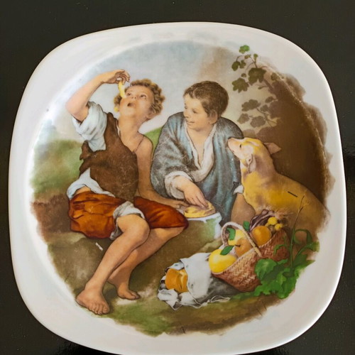 Decorative plate used with beautiful scene, 19 cm diameter