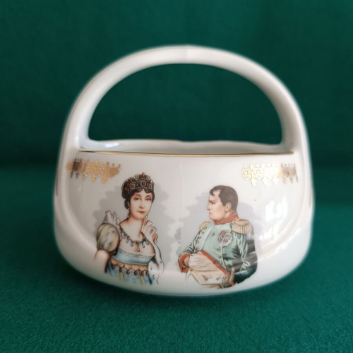 Vintage small porcelain basket like new, made in France