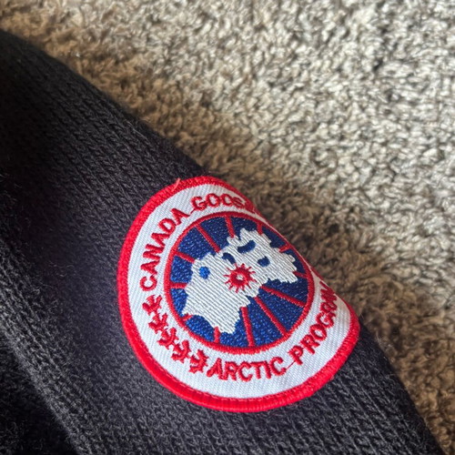 Canada Goose sweater like new, black, size S