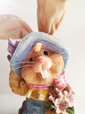 Rabbit statue used resin figure with plush ears