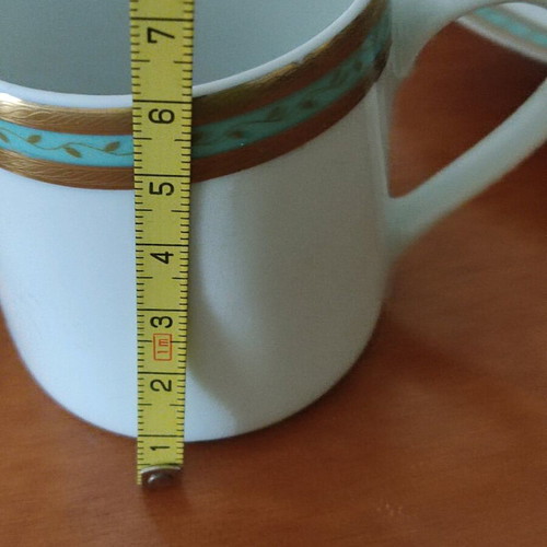 Porcelain coffee cups like new, set of 3 with classic design