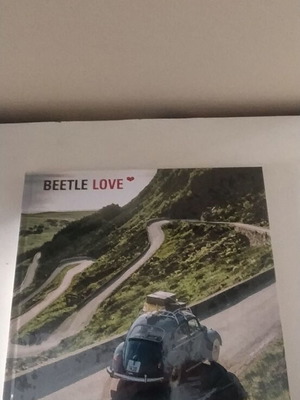 Beetle Love βιβλίο καινούργιο, αγγλικά