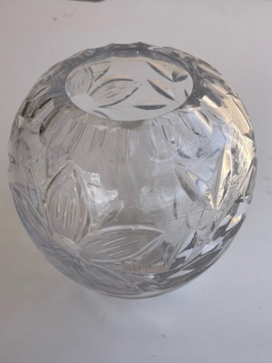 Crystal vase new, height 15.5 cm, diameter 12 cm