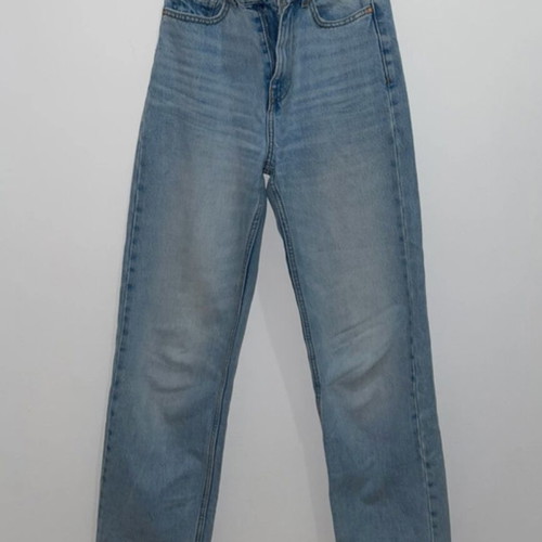 Light blue jeans size 32 like new from Bershka