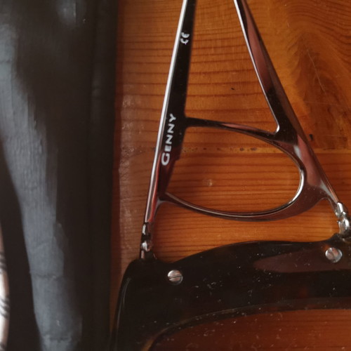 Genny sunglasses brown like new with metal arms