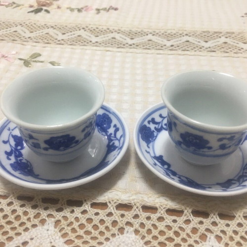 Cups without handles in bowl style with saucers, new