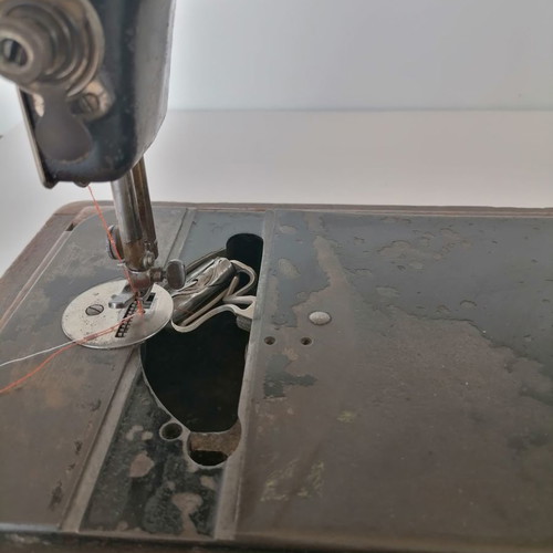 Singer hand-crank sewing machine used from 1892