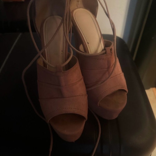 Women's pink sandals like new, size 38 with straps