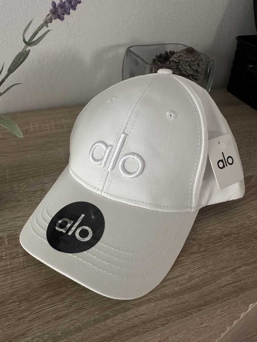 【新作】alo yoga ホワイト オフデューティキャップ Alo Yoga Off Duty Hat white, like new - € 35,00 - Vendora.cy